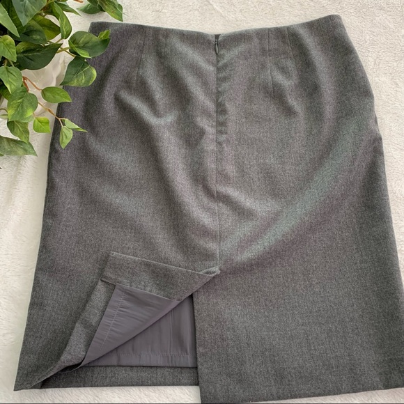 Talbots heather gray fully lined pencil skirt. Size 8P. - Picture 2 of 3